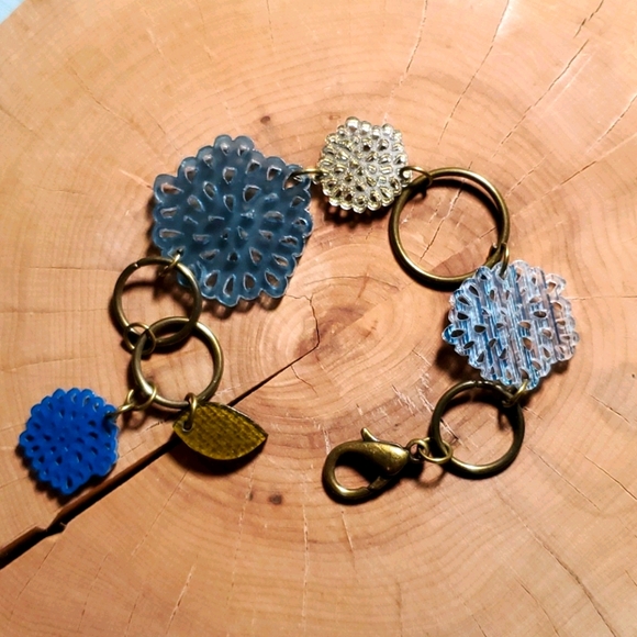 Bracelet - Picture 1 of 2